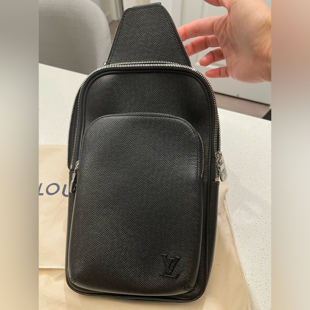 Louis Vuitton Avenue Sling Bag — Black Tiaga